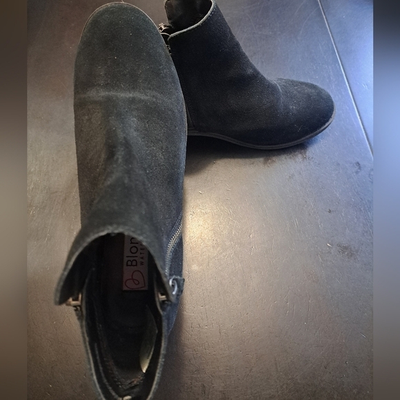 Blondo Linda Black Suede Ankle Boot   Size 7.5 - Picture 9 of 13